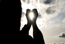 壹号娱乐官网：[CBA]李添荣转身突破送妙传 埃格伯努双手重扣.